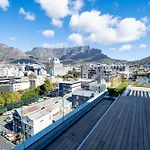 The Rose 706: 7Th Floor Modern Studio Apartment