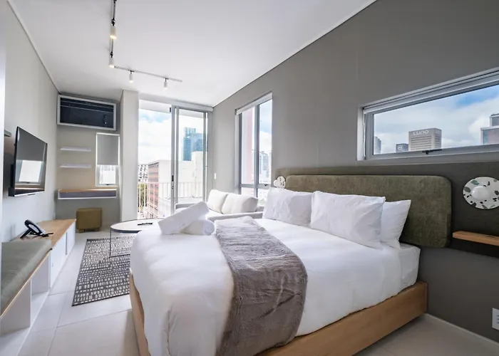 The Rose 706: 7Th Floor Modern Studio Apartment