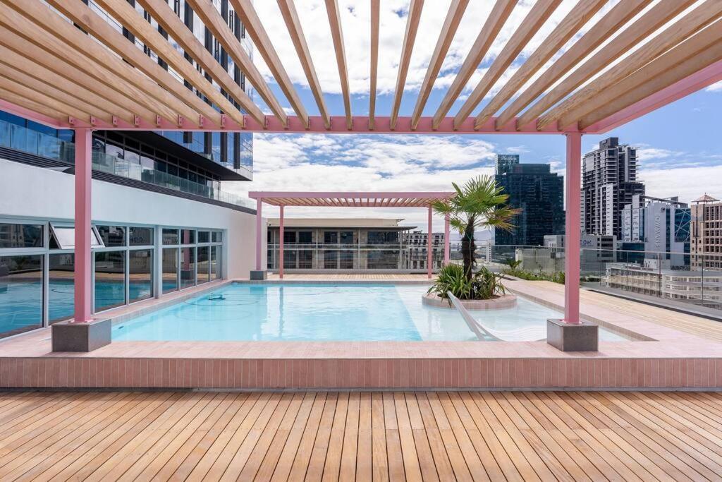 The Rose 706: 7th Floor Modern Apartment *