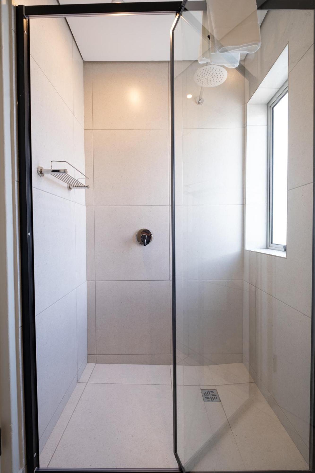 The Rose 706: 7th Floor Modern Apartment *