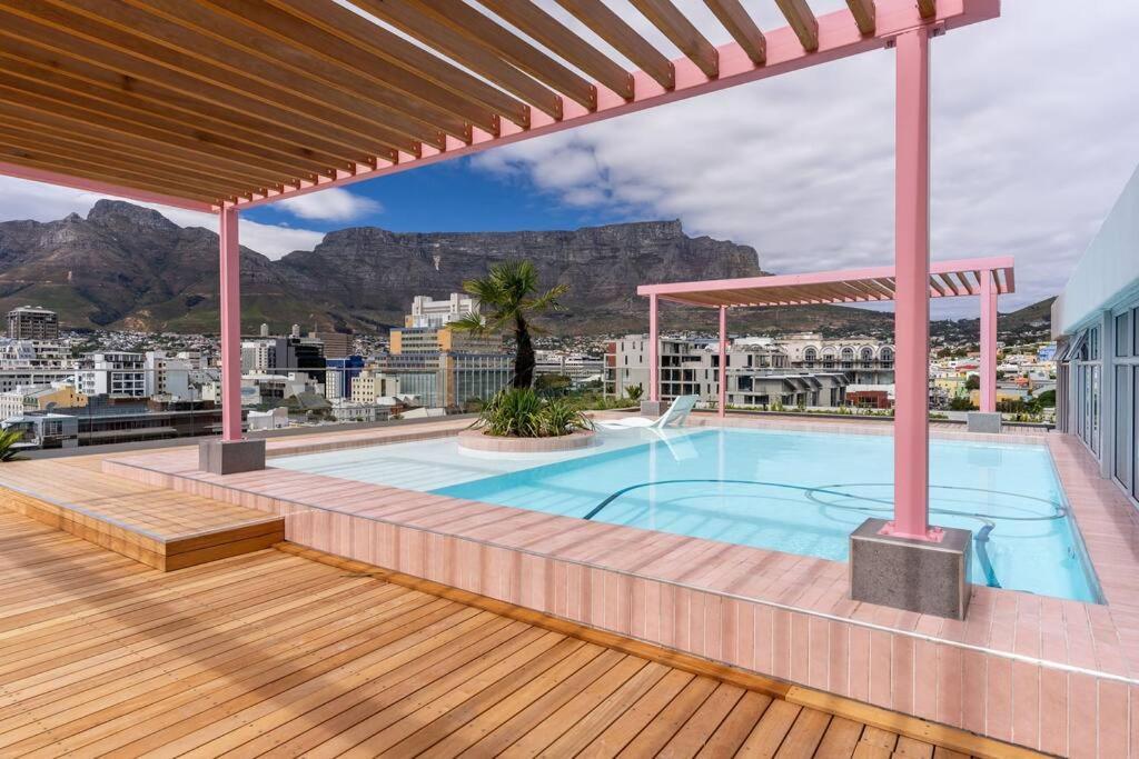 Apartment The Rose 706: 7th Floor Modern Cape Town