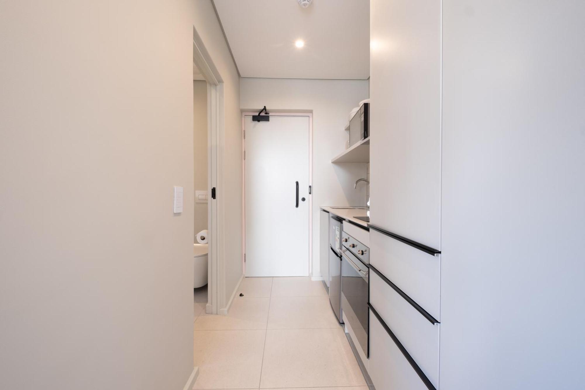 The Rose 706: 7th Floor Modern *