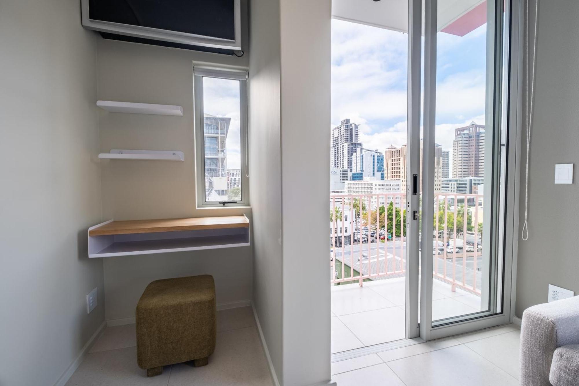 Apartment The Rose 706: 7th Floor Modern
