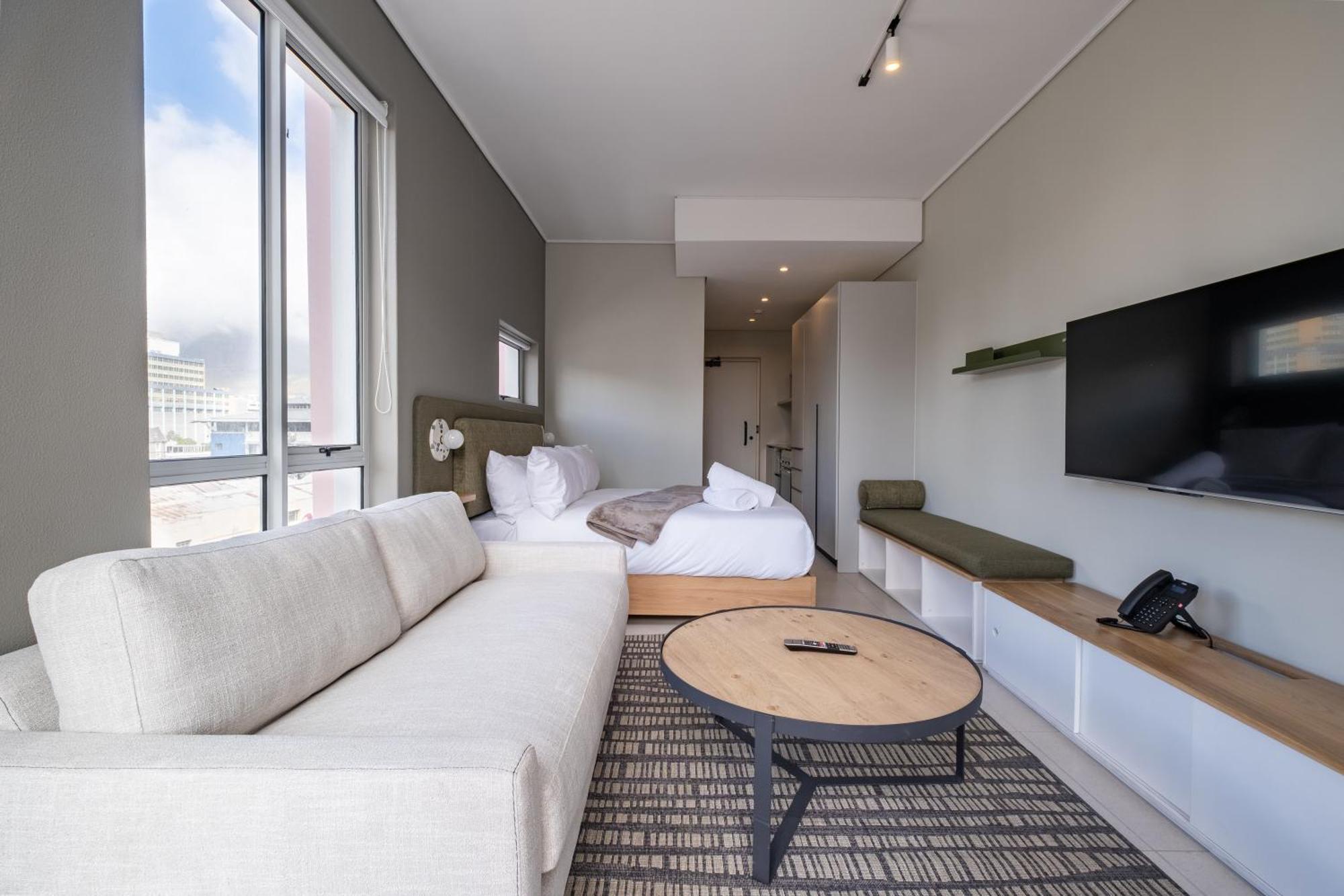 Apartment The Rose 706: 7th Floor Modern *