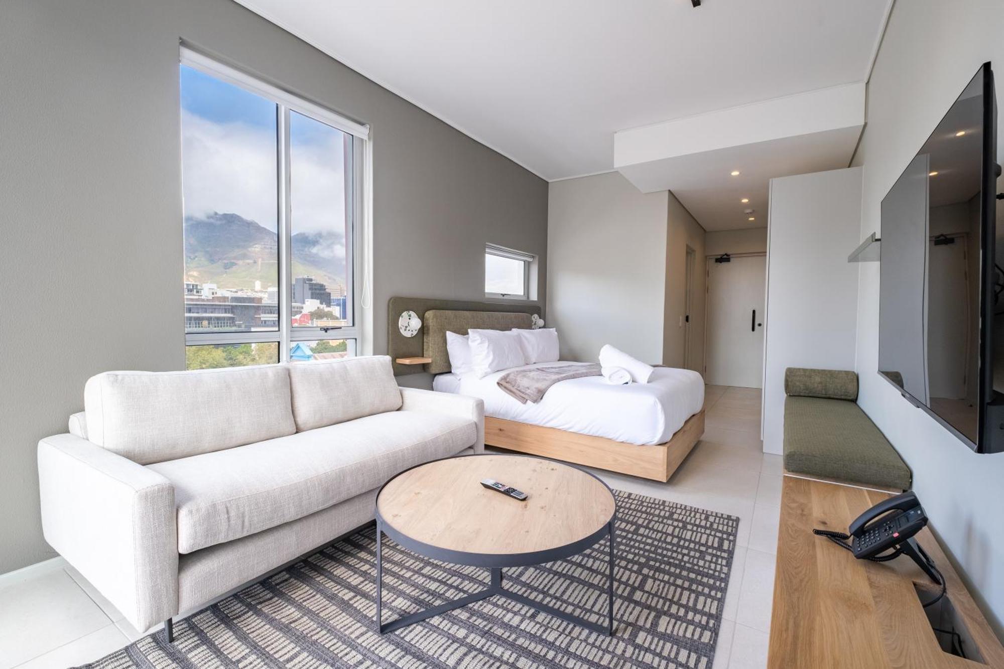 The Rose 706: 7th Floor Modern